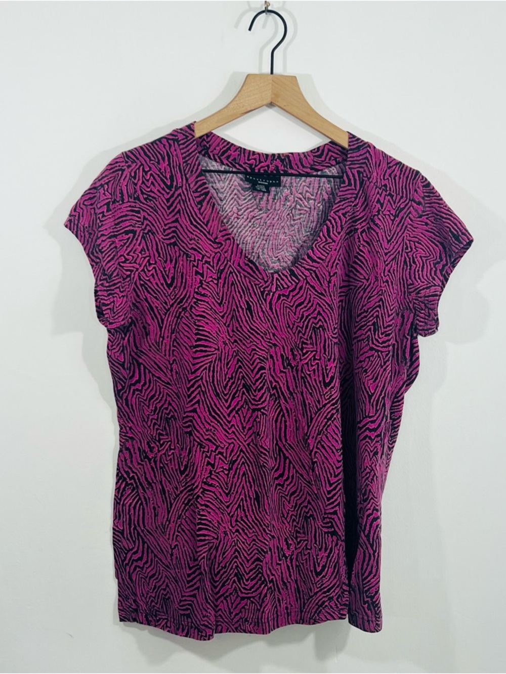 Apostrophe Pink Black Zebra Animal Print Short Sleeve V Neck Pullover Casual Tee